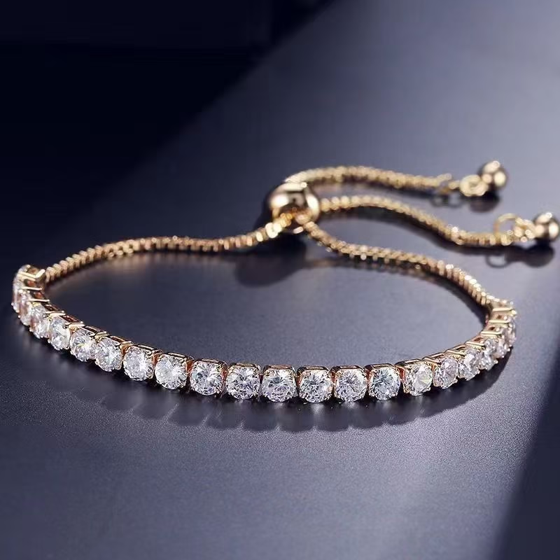 Lujosa pulsera con circonitas de talla cuadrada engastadas en pavé completo