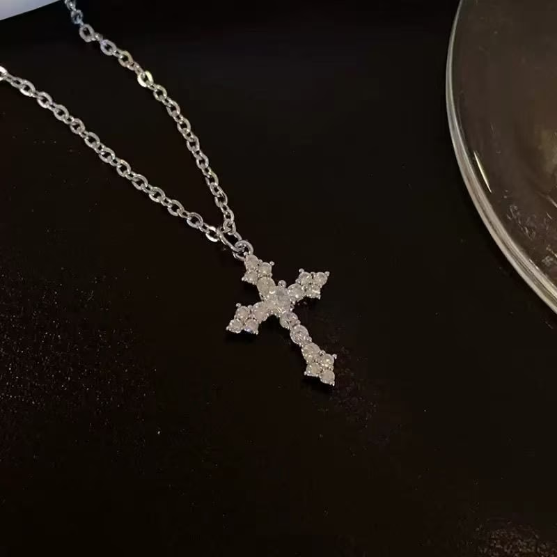 Collar de cruz de circonita de plata de ley 925