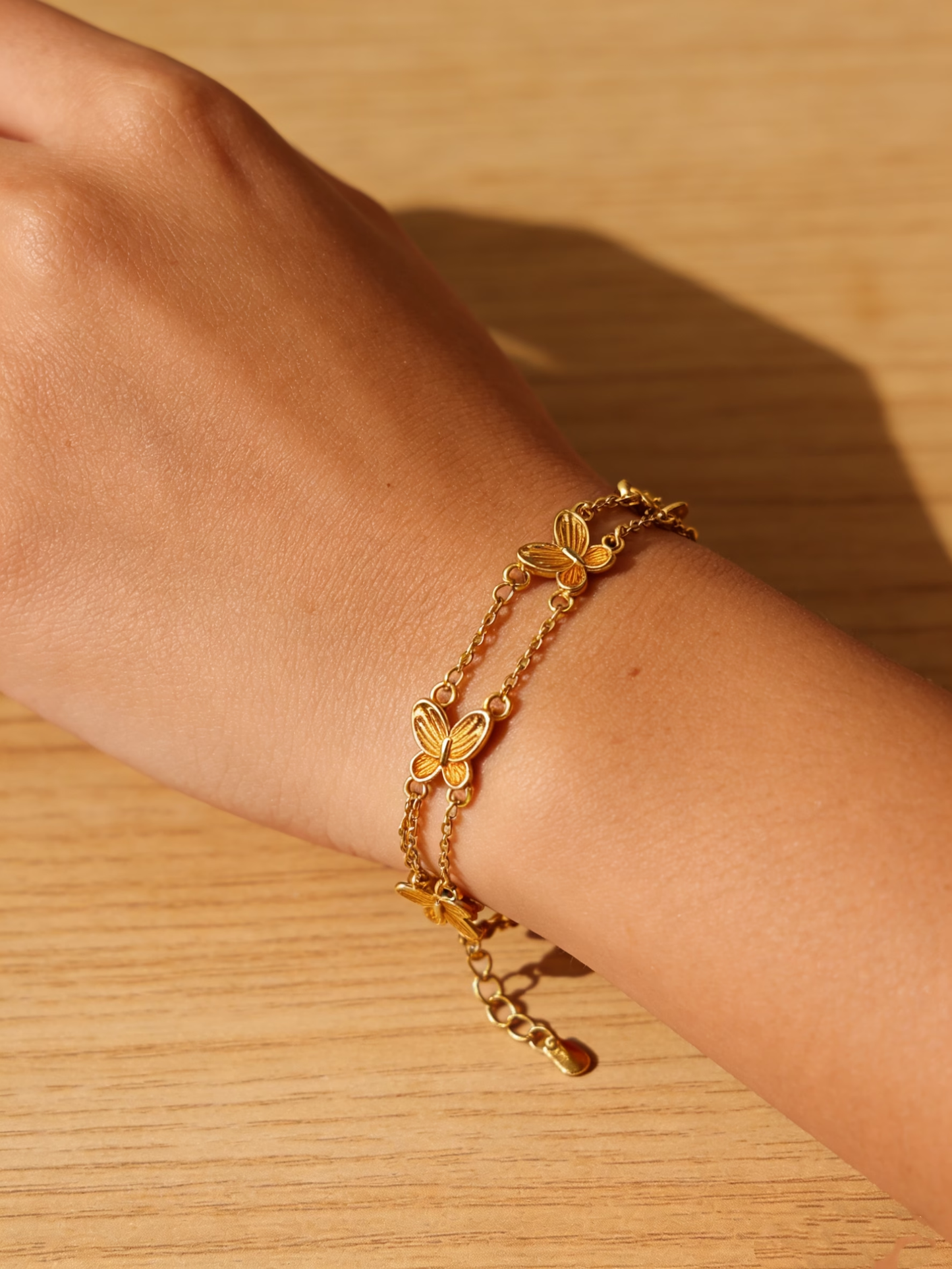 Pulsera de doble cadena de plata de ley 925 con mariposas de lujo