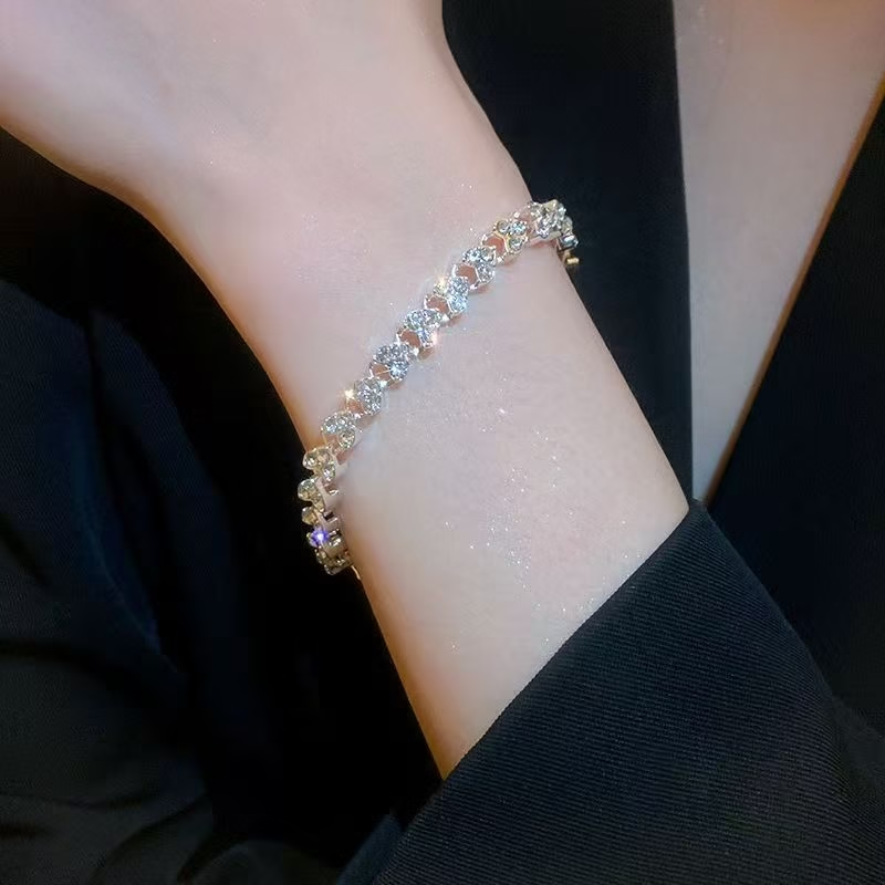 Pulsera romana con diamantes incrustados de estilo lujo ligero