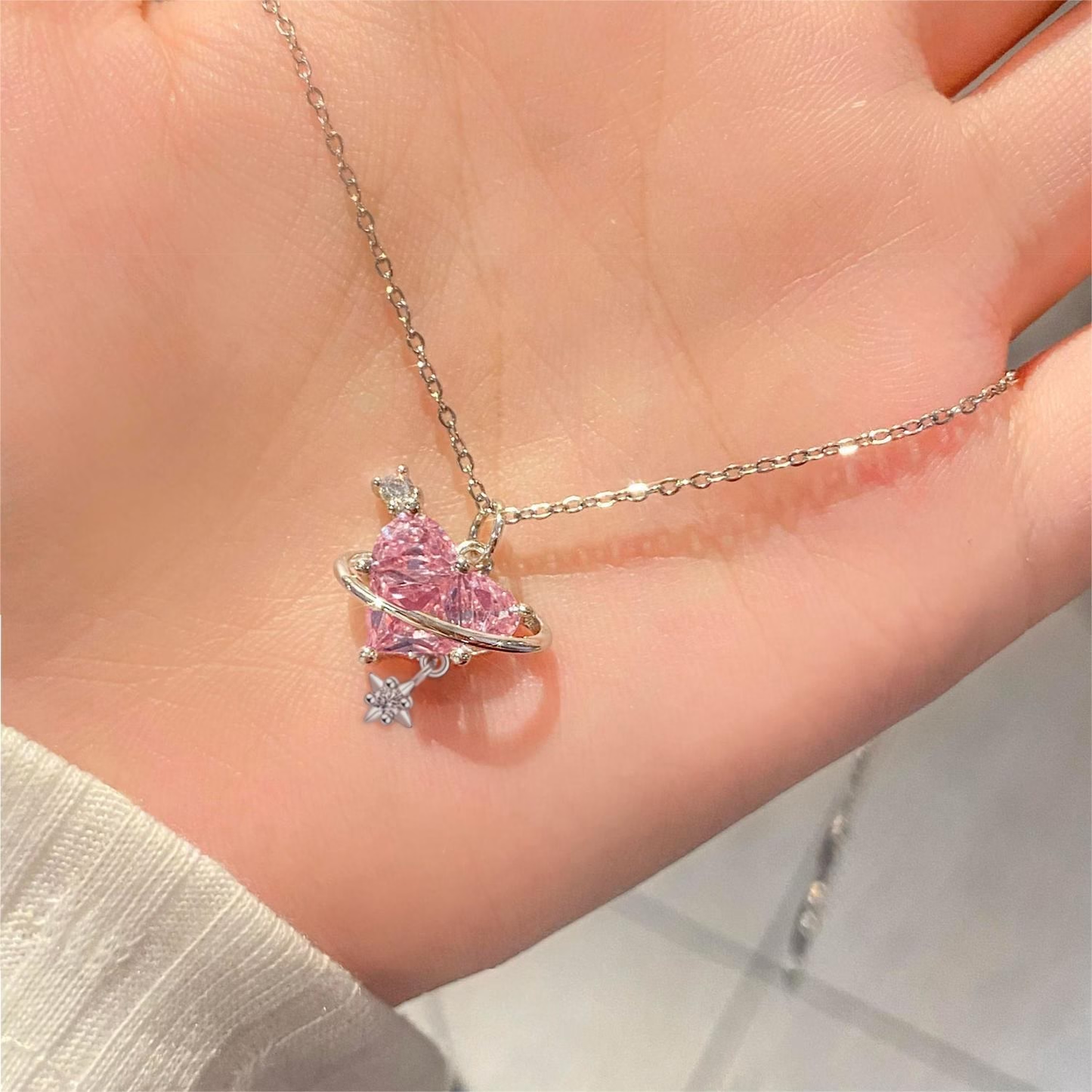 Collier en acier titane cœur en diamant rose